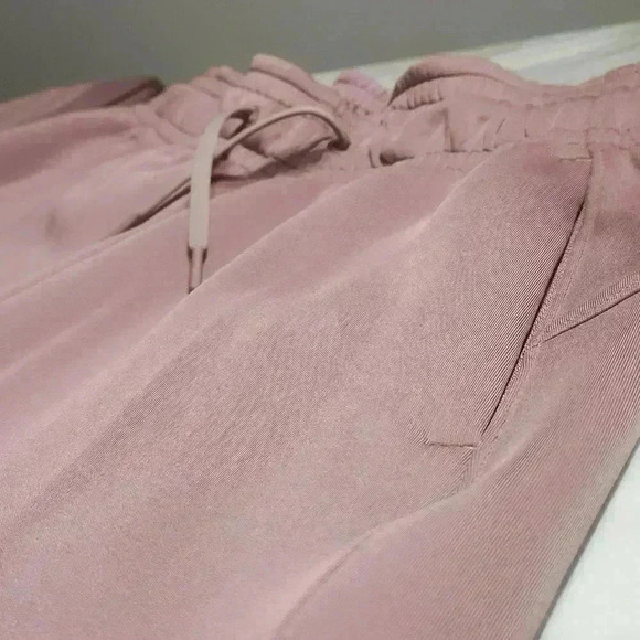 Nike DRI-FIT technology loose fit 7/8 length HIGH RISE NWT - Picture 5 of 14